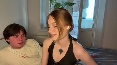 Snapshot of _freedom_couple_ chatting on 06-17-26, 05:36 Kaithie and Jessie online show from 06-17-26, 05:36