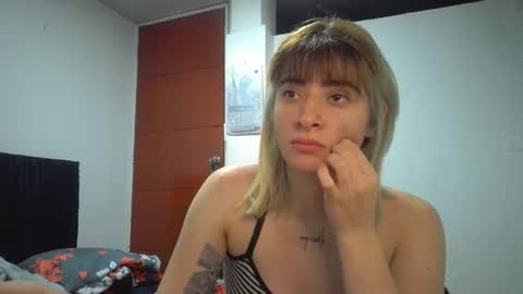 Snapshot of _genesid_dixton chatting on 04-04-26, 02:32 Mia-foster online show from 04-04-26, 02:32