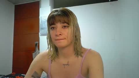 Snapshot of _genesid_dixton chatting on 04-09-26, 12:54 Mia-foster online show from 04-09-26, 12:54