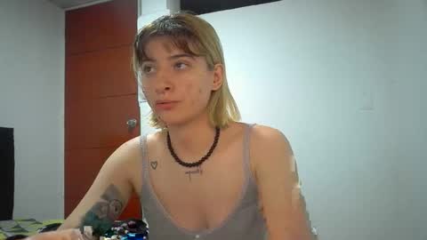 Snapshot of _genesid_dixton chatting on 04-26-26, 02:31 Mia-foster online show from 04-26-26, 02:31
