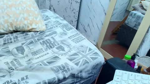 Snapshot of _hot_female chatting on 04-15-26, 09:15 Danniela online show from 04-15-26, 09:15