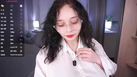 Snapshot of _inner_glow_ chatting on 03-30-26, 05:03 Emily online show from 03-30-26, 05:03