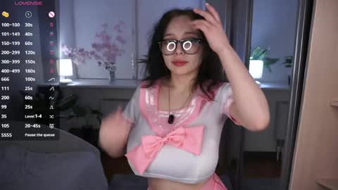 Snapshot of _inner_glow_ chatting on 04-12-26, 06:46 Emily online show from 04-12-26, 06:46