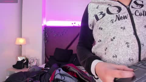 Isa online show from 12-30-24, 01:58