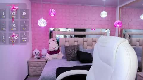 Laura online show from 05-20-26, 01:17