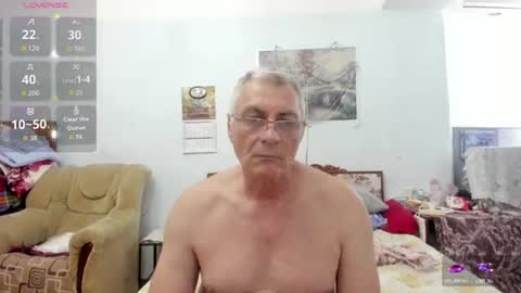 Snapshot of _lady_red_ chatting on 06-18-26, 01:26 Lory online show from 06-18-26, 01:26