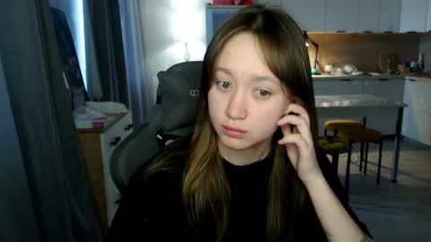 _lalune_ online show from 04-06-26, 10:49