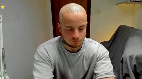 Snapshot of _layne chatting on 06-24-26, 01:54 Layne online show from 06-24-26, 01:54