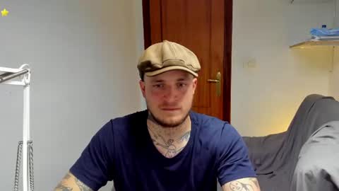 Snapshot of _layne chatting on 06-26-26, 04:00 Layne online show from 06-26-26, 04:00