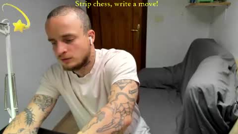 Snapshot of _layne chatting on 07-15-26, 01:05 Layne online show from 07-15-26, 01:05
