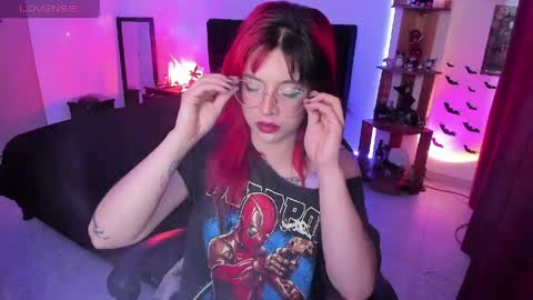 Queen.  Help me reach 100 thumbs up  online show from 04-23-26, 10:56