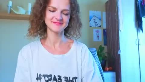 Snapshot of _masterpiece__ chatting on 06-25-26, 02:44 Sophia online show from 06-25-26, 02:44