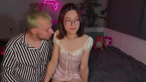 Snapshot of _meowmeowmeow chatting on 09-30-25, 08:03 CAT online show from 09-30-25, 08:03