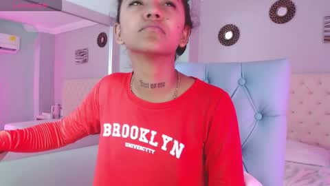 Snapshot of _miia_sweet chatting on 03-27-26, 11:21 Paula online show from 03-27-26, 11:21