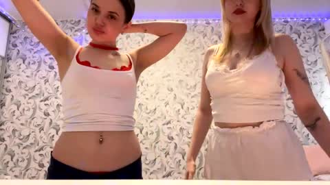 Snapshot of _mimilana_ chatting on 04-08-26, 11:32 Lana online show from 04-08-26, 11:32