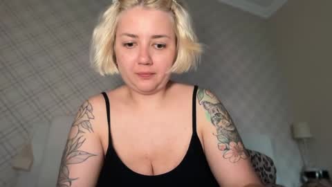 Snapshot of _morpho_ chatting on 05-31-26, 06:09 Francine Aisi Morpho - a genus of blue butterflies. online show from 05-31-26, 06:09