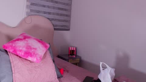 Luna online show from 04-12-26, 03:00