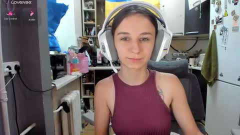 Snapshot of _nika_kik chatting on 06-29-26, 01:44 Nika online show from 06-29-26, 01:44