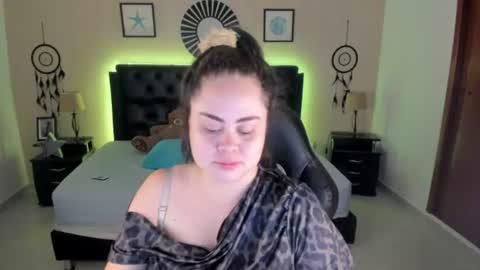 Snapshot of _oliviajoness chatting on 06-25-26, 12:09 Olivia jones online show from 06-25-26, 12:09