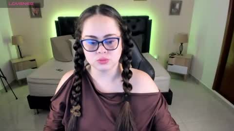 Snapshot of _oliviajoness chatting on 07-13-26, 12:19 Olivia jones online show from 07-13-26, 12:19