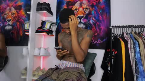 Snapshot of _pantera_09 chatting on 11-30-25, 02:04 Kevin online show from 11-30-25, 02:04