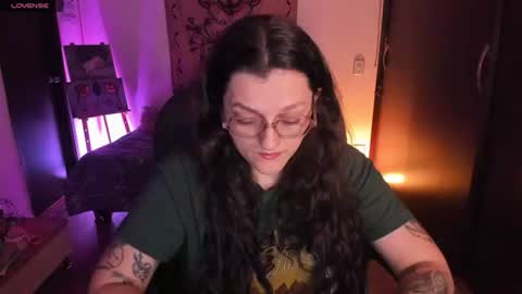 Snapshot of _peach__ chatting on 07-19-26, 04:27 violeta ig online show from 07-19-26, 04:27