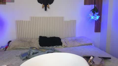 Laura online show from 04-26-26, 12:30