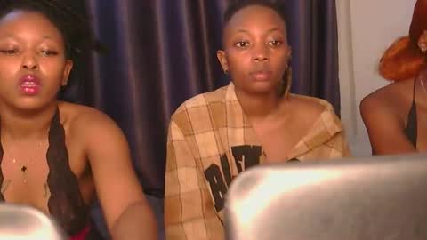 Snapshot of _roxxana chatting on 05-18-26, 04:24 Roxxana online show from 05-18-26, 04:24