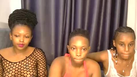 Snapshot of _roxxana chatting on 05-27-26, 05:10 Roxxana online show from 05-27-26, 05:10