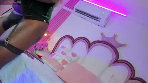 Snapshot of _samylove_ chatting on 06-22-26, 03:25 Sammy online show from 06-22-26, 03:25