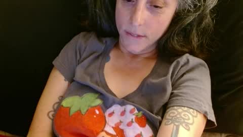 Snapshot of _sara_lynn_ chatting on 06-25-26, 01:38 Sara Lynn online show from 06-25-26, 01:38