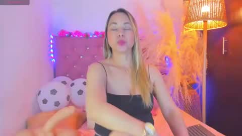 Snapshot of _sexbunny_ chatting on 07-15-26, 05:45 _sexbunny_ online show from 07-15-26, 05:45