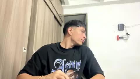Juan Pablo-independent model online show from 05-25-26, 04:29