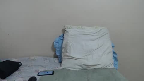 Snapshot of _sexylipss chatting on 12-17-25, 01:06 _sexylipss online show from 12-17-25, 01:06