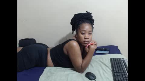 Snapshot of _sexylipss chatting on 12-21-25, 11:12 _sexylipss online show from 12-21-25, 11:12