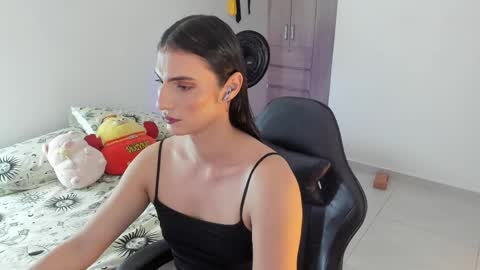 Shantall online show from 05-25-26, 05:02