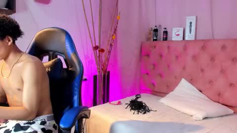 Snapshot of _taylor_black chatting on 03-22-26, 10:24 Taylor online show from 03-22-26, 10:24