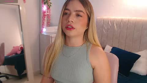 Snapshot of _tiffany1 chatting on 05-27-26, 01:57 _tiffany1 online show from 05-27-26, 01:57