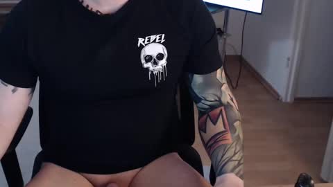 Snapshot of _trythis_ chatting on 11-21-25, 05:33 _trythis_ online show from 11-21-25, 05:33