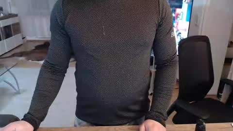 Snapshot of _trythis_ chatting on 12-14-25, 07:07 _trythis_ online show from 12-14-25, 07:07