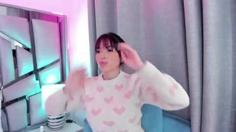 _valeria_saenz_ online show from 07-08-26, 04:17