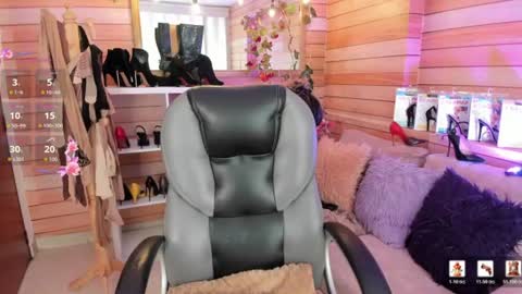 Snapshot of _victoria_collins chatting on 06-15-26, 12:40 Sol online show from 06-15-26, 12:40