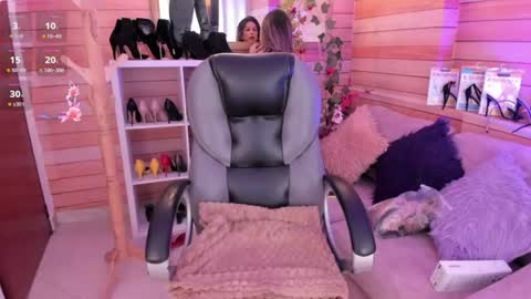 Snapshot of _victoria_collins chatting on 06-17-26, 11:23 Sol online show from 06-17-26, 11:23