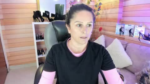 Snapshot of _victoria_collins chatting on 06-26-26, 10:52 Sol online show from 06-26-26, 10:52