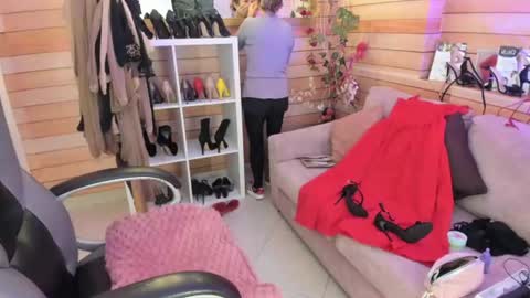 Snapshot of _victoria_collins chatting on 07-15-26, 10:09 Sol online show from 07-15-26, 10:09