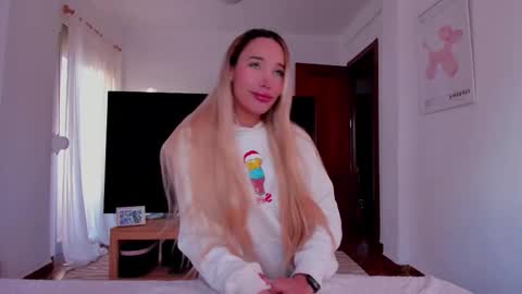 Snapshot of _viioletweekend_ chatting on 01-08-26, 04:31 online show from 01-08-26, 04:31