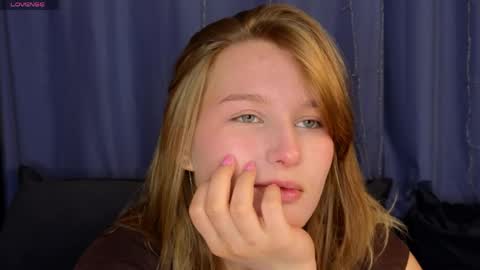 _watchmesmile_ online show from 04-30-26, 04:19