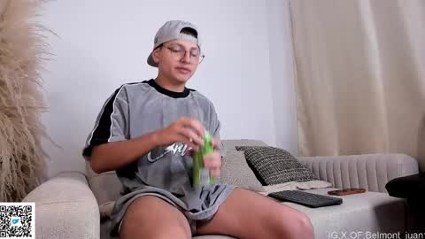 a_lejandro_0_8 online show from 04-21-26, 08:42