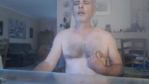 Snapshot of aalex1717 chatting on 06-20-26, 04:37 Aalex1717 online show from 06-20-26, 04:37