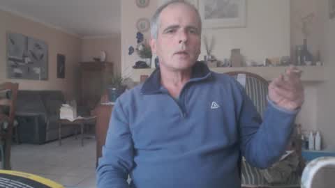 Snapshot of aalex1717 chatting on 07-14-26, 04:50 Aalex1717 online show from 07-14-26, 04:50